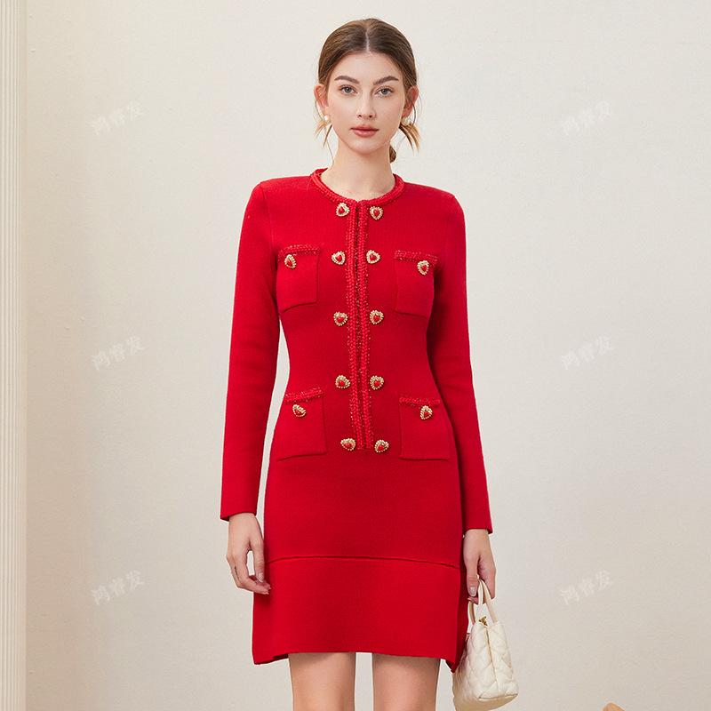 Elegant French High-End Mid-Length Knitted Dress with Heart Buckle for Early Spring Small
Elegant French High-End Mid-Length Knitted Dress with Heart Buckle for Early Spring Small