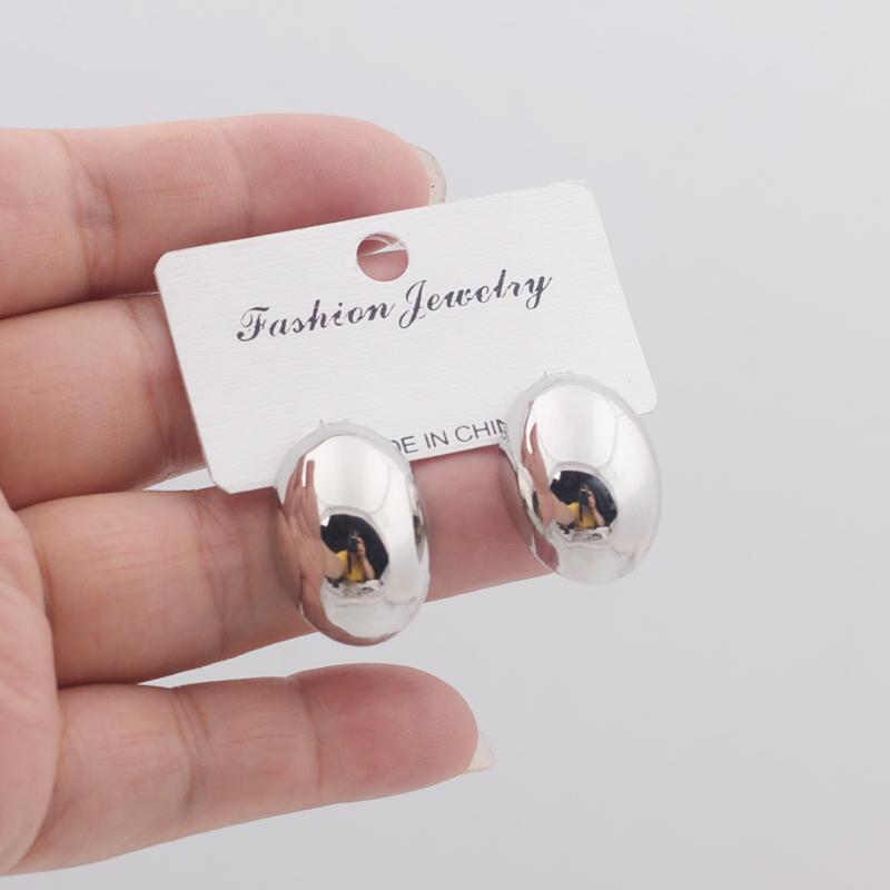 Порожнисті овальні сережки-гвоздики для жінок Exquiste Metal Smooth Small Earrings OL Style Earrings 2025 new aretes de mujer
Порожнисті овальні сережки-гвоздики для жінок Exquiste Metal Smooth Small Earrings OL Style Earrings 2025 new aretes de mujer
