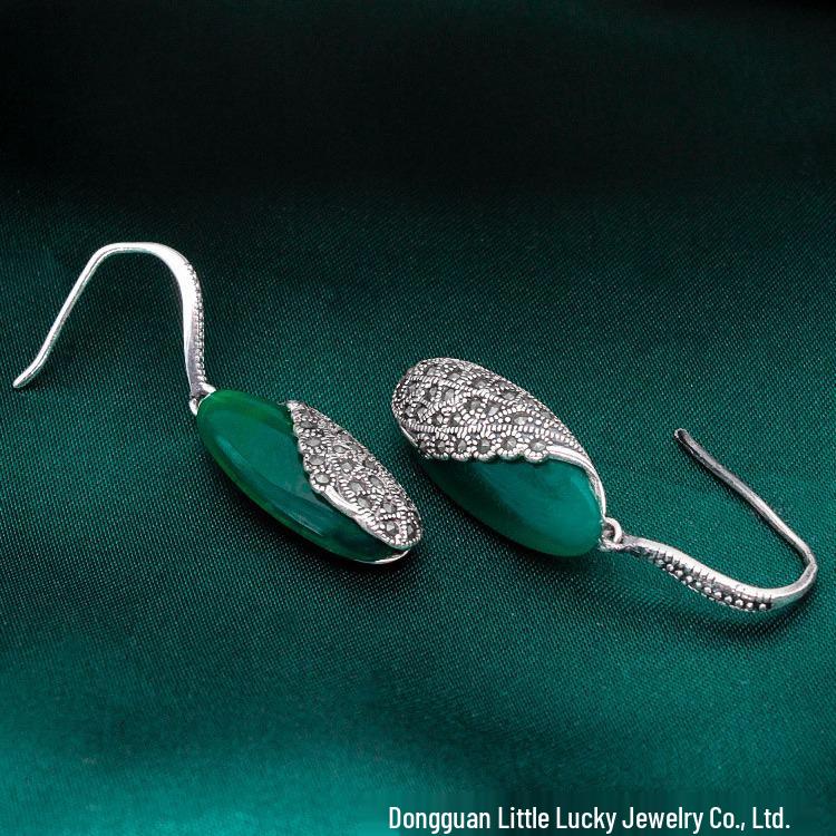 Jade Angel Thai Silver 925 Sterling Earrings with Synthetic Garnet and Green Agate Cat s Eye Dangle Design. белый
Jade Angel Thai Silver 925 Sterling Earrings with Synthetic Garnet and Green Agate Cat s Eye Dangle Design. белый