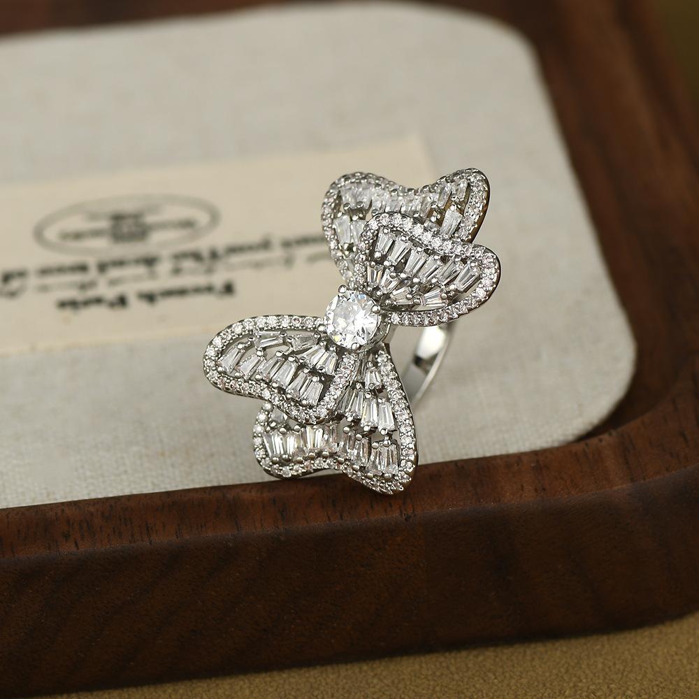 Регулируемое женское кольцо-бабочка, модное, индивидуальное, простое, чистое, стильное, для девушек, для летнего, пляжного, отпуска, ювелирное кольцо на палец, ювелирное украшение для свадебной вечеринки
Регулируемое женское кольцо-бабочка, модное, индивидуальное, простое, чистое, стильное, для девушек, для летнего, пляжного, отпуска, ювелирное кольцо на палец, ювелирное украшение для свадебной вечеринки