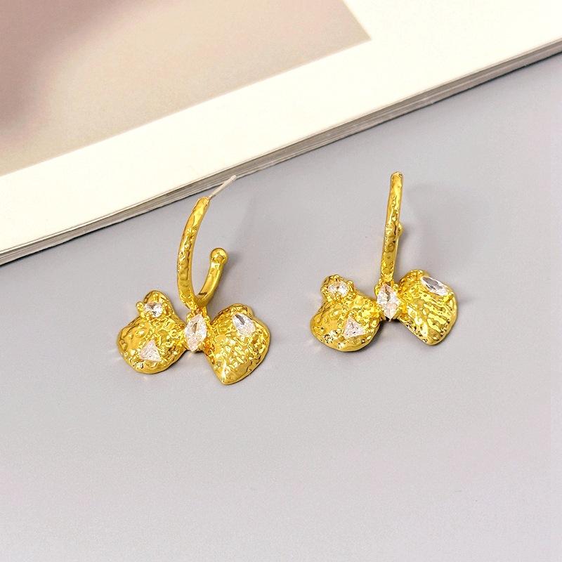 Light Luxury Unique High-End Bow Stud Earrings Design Cold Wind Earrings Women золотой
Light Luxury Unique High-End Bow Stud Earrings Design Cold Wind Earrings Women золотой