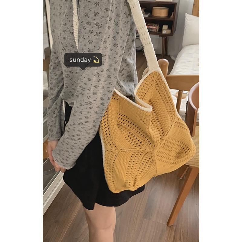 Wenyi Fan handwoven bag women s 2025 new fashion lazy wind tote bag large capacity hollow wool bag
Wenyi Fan handwoven bag women s 2025 new fashion lazy wind tote bag large capacity hollow wool bag