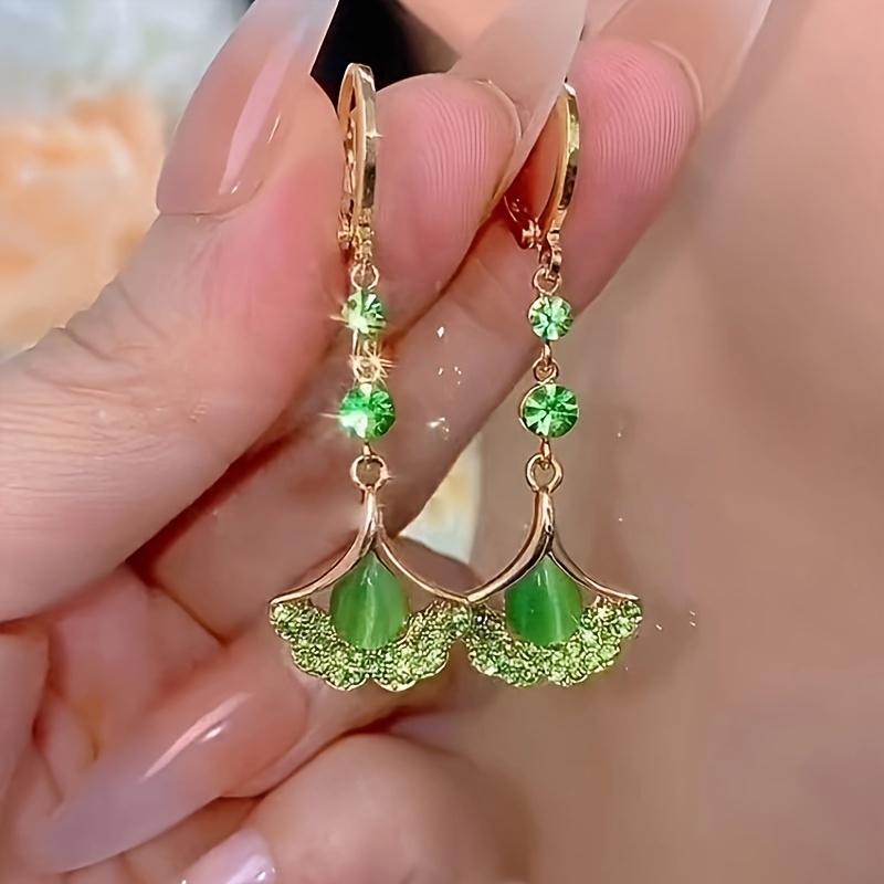 Серьги-кисточки из свежего зеленого кошачьего глаза, элегантные и стильные серьги в виде листьев гинкго
Серьги-кисточки из свежего зеленого кошачьего глаза, элегантные и стильные серьги в виде листьев гинкго