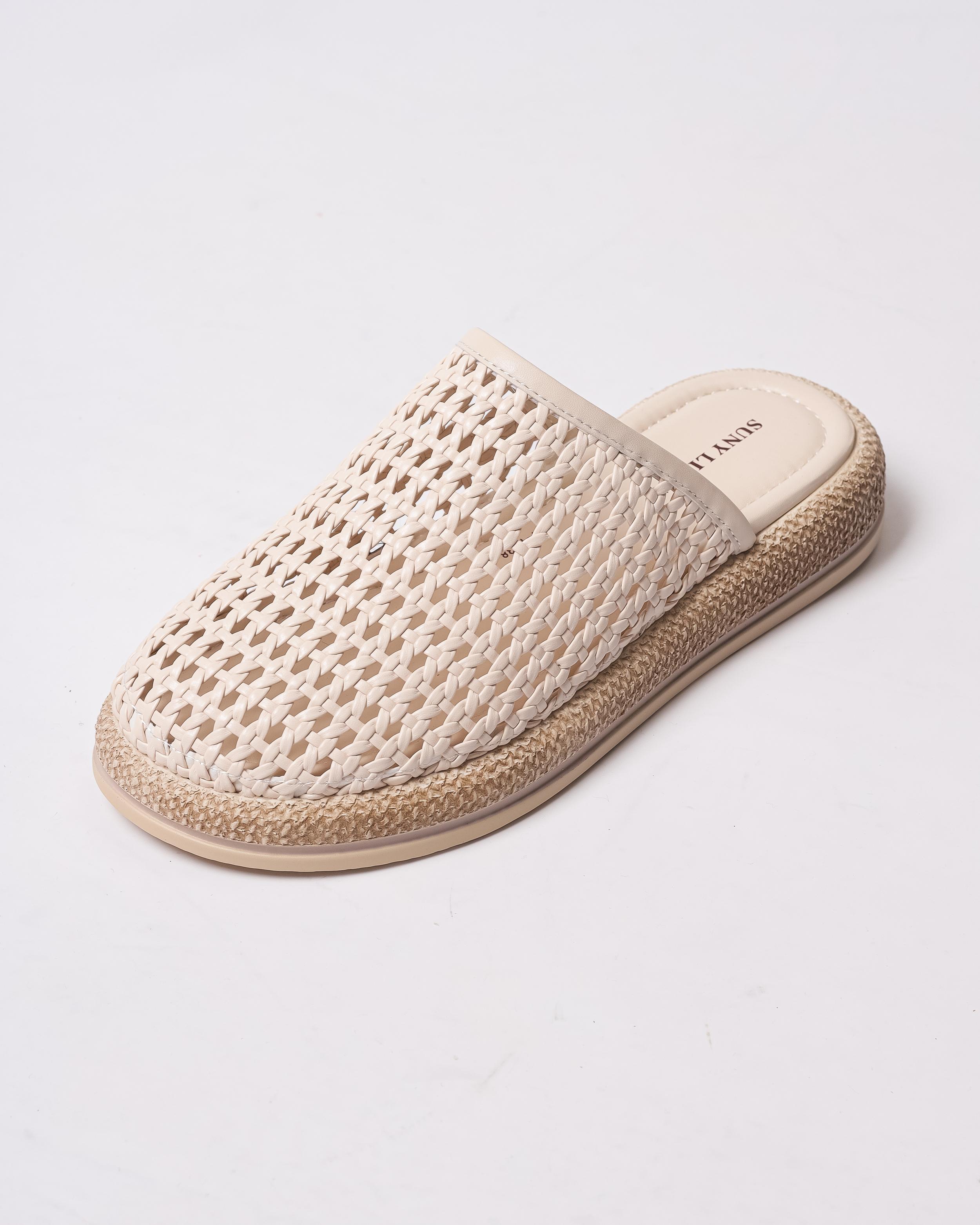 Women s clogs SUNY LIANA 51700 36 milky leather 41 теплим білим кольором
Women s clogs SUNY LIANA 51700 36 milky leather 41 теплим білим кольором