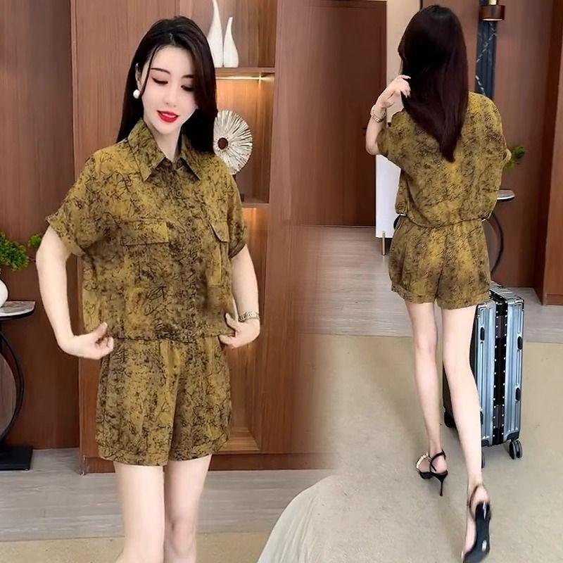 2025 Chic Slimming Two-Piece Women s Summer Set - Short-Sleeve Top & Shorts 4XL (160-180 jin)
2025 Chic Slimming Two-Piece Women s Summer Set - Short-Sleeve Top & Shorts 4XL (160-180 jin)