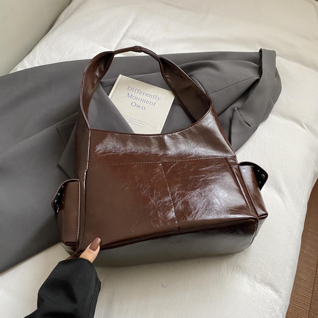 2025 New Atumn Winter Women s Bag original Underarm Rivet Bag Vintage Oil wax Leather Shoulder Bag Portable Commute Tote Bag 50cm)) кавовий
2025 New Atumn Winter Women s Bag original Underarm Rivet Bag Vintage Oil wax Leather Shoulder Bag Portable Commute Tote Bag 50cm)) кавовий