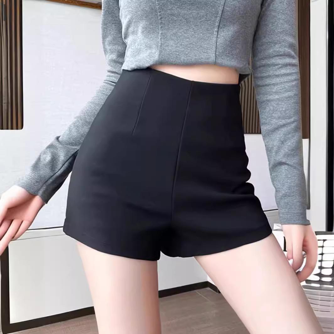 Women s Black High-Waisted Slim Fit Hip-Wrap Shorts – Sexy and Trendy Spring/Summer Outerwear. M (99-109 cm)
Women s Black High-Waisted Slim Fit Hip-Wrap Shorts – Sexy and Trendy Spring/Summer Outerwear. M (99-109 cm)