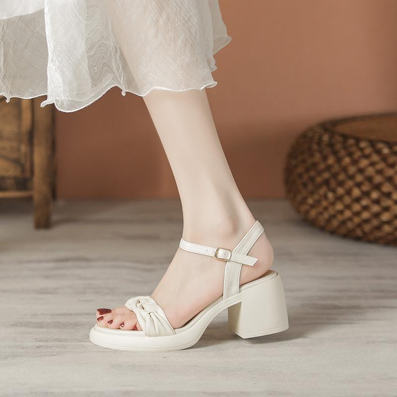 Compilation of summer women s thick-heeled sandals, one-word buckle temperament shoes 40 абрикосовий
Compilation of summer women s thick-heeled sandals, one-word buckle temperament shoes 40 абрикосовий