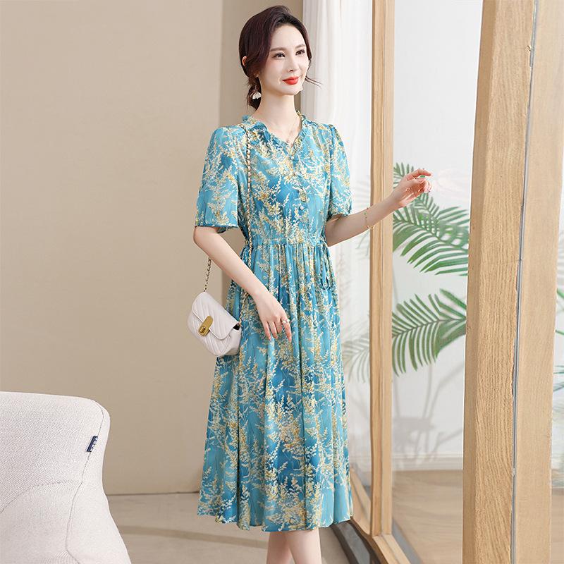 2025 Summer Women s V-Neck Chiffon Dress: Elegant, Waist-Slimming, Mid-Length Skirt for Stylish Moms 4XL (133-143 jin) світло-синій колір
2025 Summer Women s V-Neck Chiffon Dress: Elegant, Waist-Slimming, Mid-Length Skirt for Stylish Moms 4XL (133-143 jin) світло-синій колір