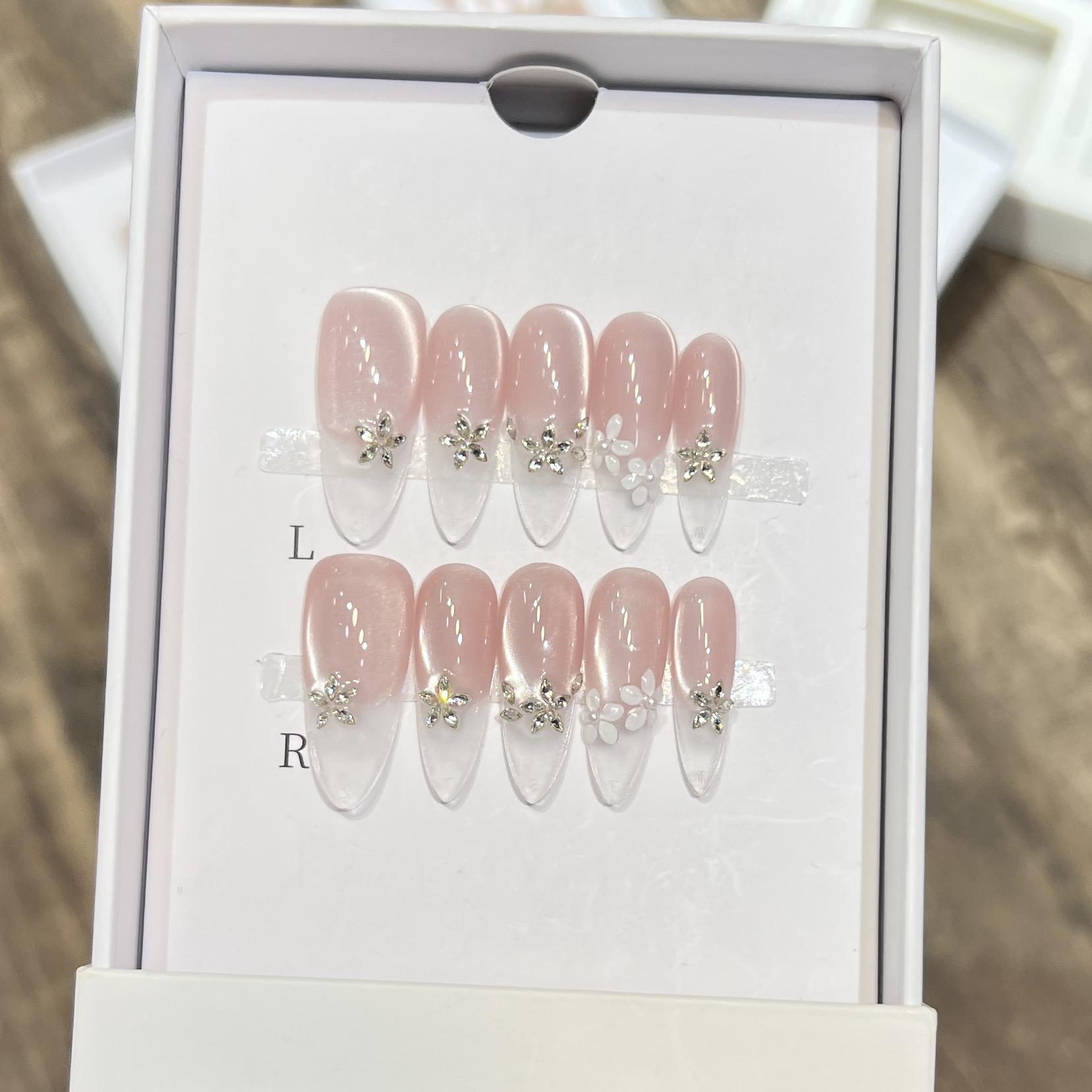 Ice Flower Glass: Handmade Wearable Cat Eye Nails with Zircon Accents and 3D Floral Design Medium M
Ice Flower Glass: Handmade Wearable Cat Eye Nails with Zircon Accents and 3D Floral Design Medium M