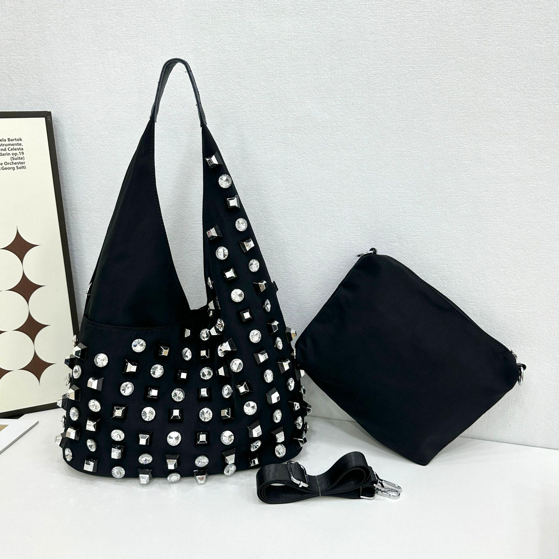 Fashion Rhinestones Women s Handbag Female Shoulder bag designer Luxury Lady Tote Large Capacity Handbag women Soft ladies bag L38 x W17 x H41 CM
Fashion Rhinestones Women s Handbag Female Shoulder bag designer Luxury Lady Tote Large Capacity Handbag women Soft ladies bag L38 x W17 x H41 CM