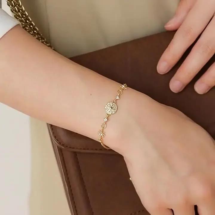 Браслет «Сверкающее звездное небо» Женский модный браслет «Восьмиконечная звезда» Индивидуальный стиль «Маленький аромат» Качественное украшение для рук Gold
Браслет «Сверкающее звездное небо» Женский модный браслет «Восьмиконечная звезда» Индивидуальный стиль «Маленький аромат» Качественное украшение для рук Gold