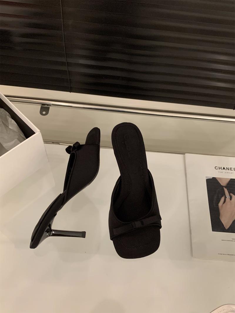 Розовые французские маленькие классные тапочки на высоком каблуке, сказочные туфли 2024 года, новые летние модные босоножки для улицы, нишевые босоножки 40 чёрный
Розовые французские маленькие классные тапочки на высоком каблуке, сказочные туфли 2024 года, новые летние модные босоножки для улицы, нишевые босоножки 40 чёрный