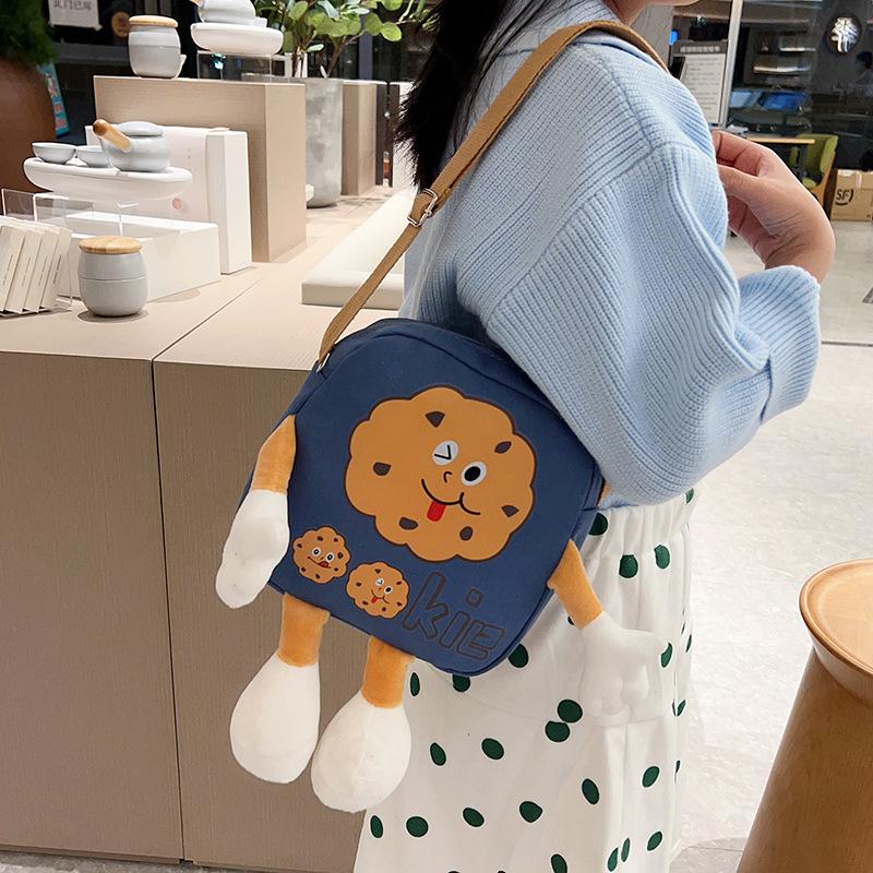 Children s canvas cartoon funny shoulder bag biscuit man cartoon doll bag primary school messenger bag canvas schoolbag 20*20*5 синій
Children s canvas cartoon funny shoulder bag biscuit man cartoon doll bag primary school messenger bag canvas schoolbag 20*20*5 синій