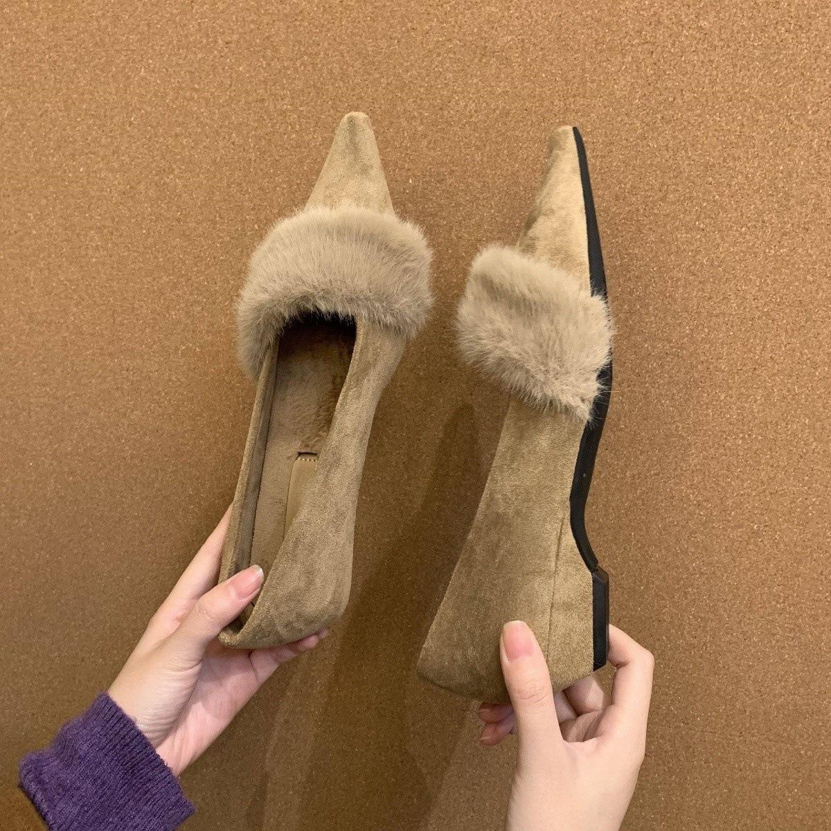 First encounter season winter women s shoes velvet wedge heel fluffy shoes pointed head shallow mouth medium heel single shoes women commuting 39 абрикосовий
First encounter season winter women s shoes velvet wedge heel fluffy shoes pointed head shallow mouth medium heel single shoes women commuting 39 абрикосовий
