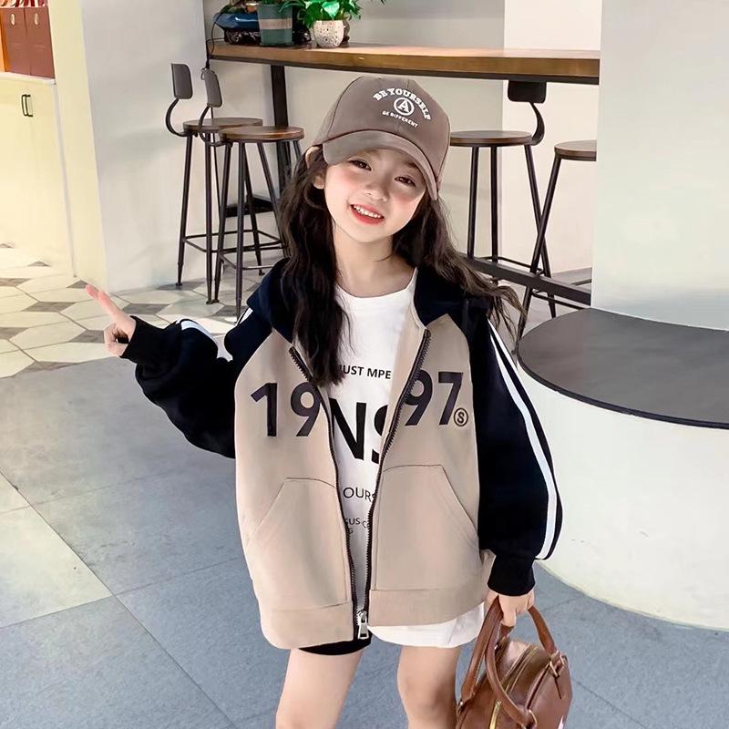 Girls 2025 Autumn/Winter Hooded Sweater - Velvet Lined Top for Kids, Ideal for Spring and Fall. 160 cm
Girls 2025 Autumn/Winter Hooded Sweater - Velvet Lined Top for Kids, Ideal for Spring and Fall. 160 cm