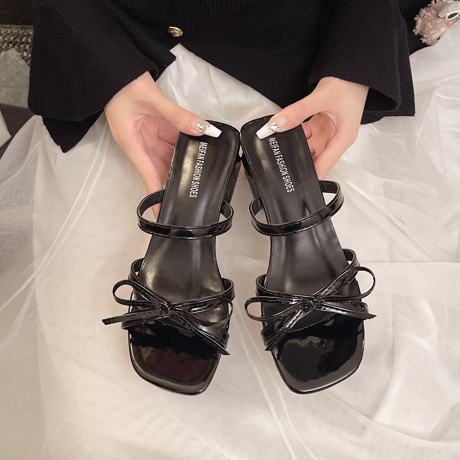 2025 summer new niche high-heeled cool slippers temperament bow sandals open-toed thick-heeled cool slippers 42
2025 summer new niche high-heeled cool slippers temperament bow sandals open-toed thick-heeled cool slippers 42