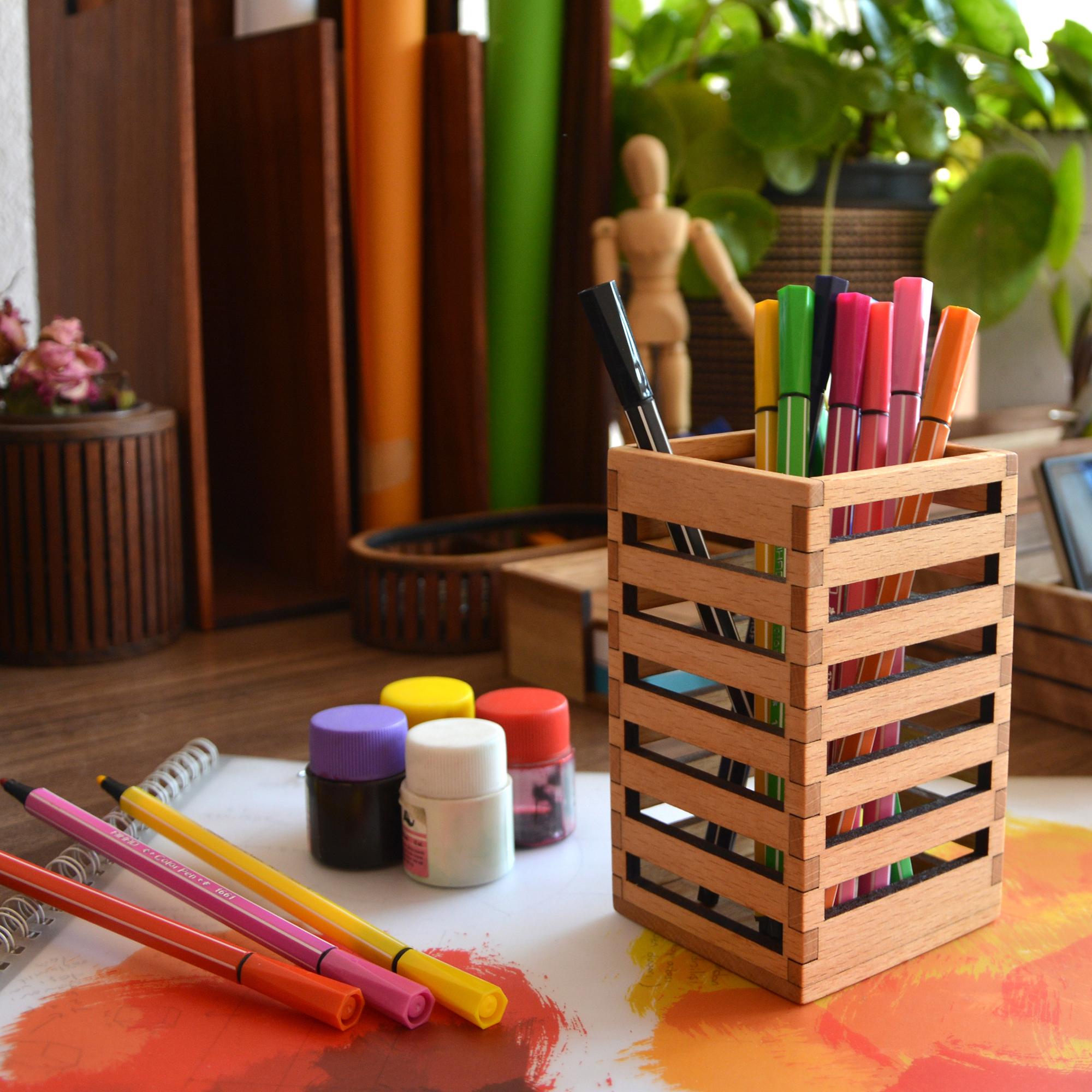 Подставка для ручек Rell — маленький размер — бук — 7,6 x 7,6 x 12,5 см — WOODSAKA 
Подставка для ручек Rell — маленький размер — бук — 7,6 x 7,6 x 12,5 см — WOODSAKA