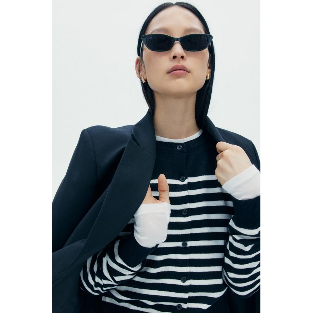 Кардиган тонкой вязки HM в черно-белую полоску 
Кардиган тонкой вязки HM в черно-белую полоску