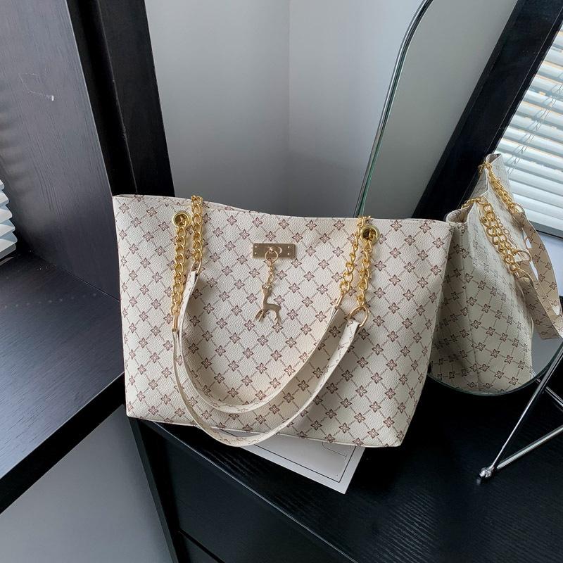 Summer High Quality PU Leather Fashi Large-capacity Shoulder Armpit Women s Bag Work Student Travel Female Retro Handbag Tote белый
Summer High Quality PU Leather Fashi Large-capacity Shoulder Armpit Women s Bag Work Student Travel Female Retro Handbag Tote белый