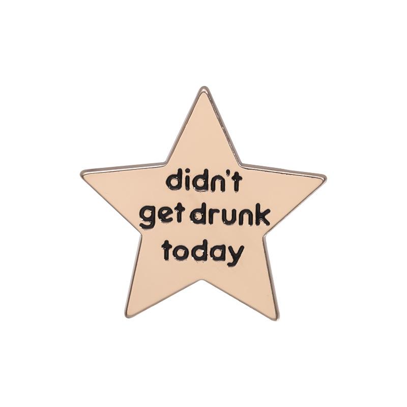 Звезда Золотая Стильная Металлическая Брошь Оригинальной Формы с Дизайном Алфавита Для Унисекс Аксессуаров Мода QHXZ637