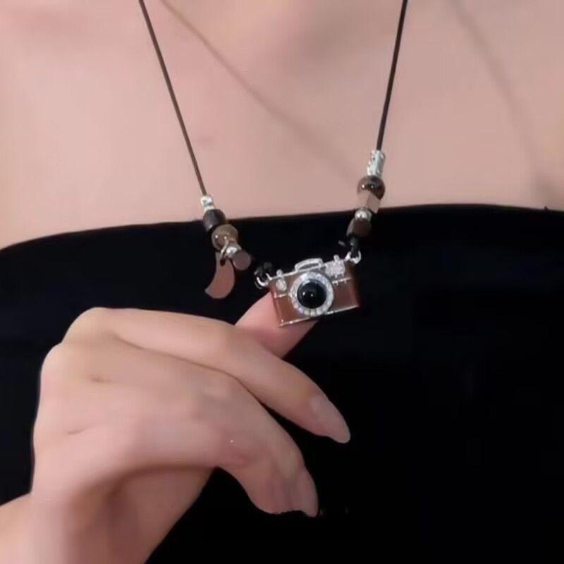 1PC New Hip-Hop Simple Personality Vintage Brown Camera Pendant Necklace Women Men Punk Charms Jewelry Accessories
1PC New Hip-Hop Simple Personality Vintage Brown Camera Pendant Necklace Women Men Punk Charms Jewelry Accessories