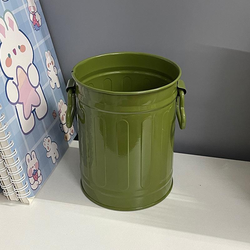 Retro Wrought Iron Pen Holder Creative Cute Student Desktop Living Room Office Stationery Makeup Brush Storage Small Iron Bucket зелений
Retro Wrought Iron Pen Holder Creative Cute Student Desktop Living Room Office Stationery Makeup Brush Storage Small Iron Bucket зелений