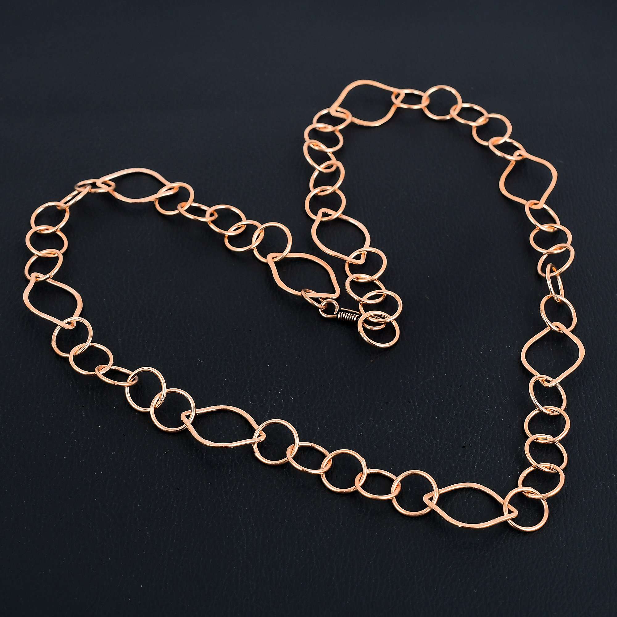 Длинное ожерелье из кованой чистой меди с маленькими и большими круглыми овальными звеньями, минималистские украшения, медные украшения ручной работы для нее/него
Длинное ожерелье из кованой чистой меди с маленькими и большими круглыми овальными звеньями, минималистские украшения, медные украшения ручной работы для нее/него