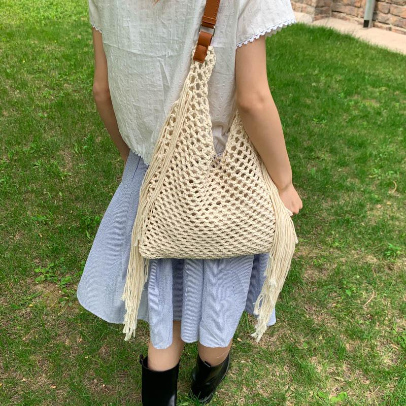 Woven bag beach bag new retro fringed bag women s hollow women s shoulder versatile tote bag бежевый
Woven bag beach bag new retro fringed bag women s hollow women s shoulder versatile tote bag бежевый