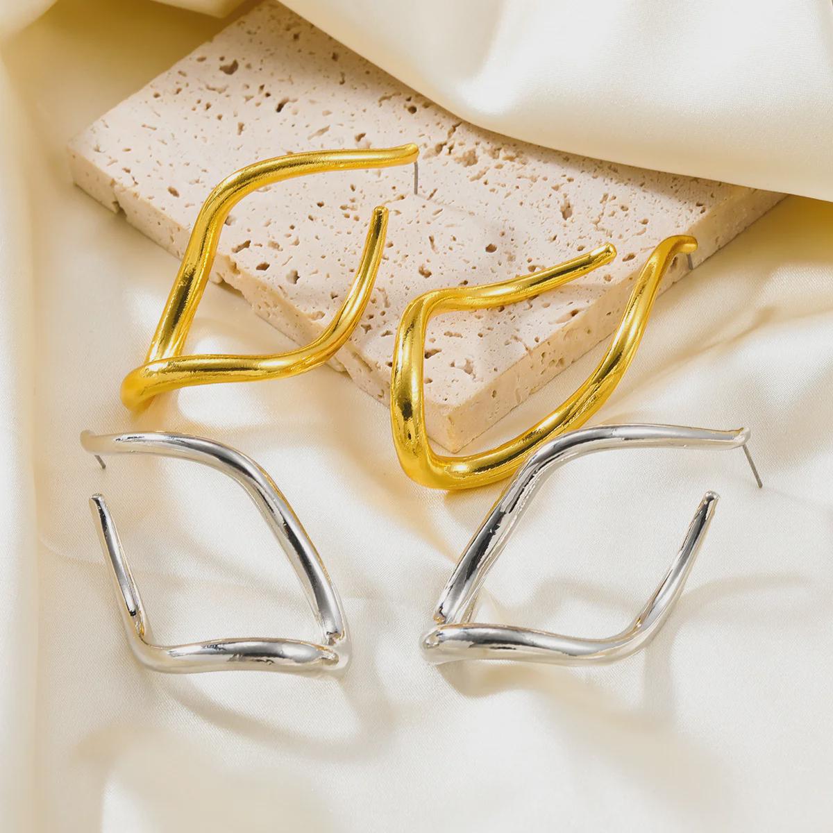 Fashion Twisted Line Metal Earrings: European & American Alloy Design for Women золотий
Fashion Twisted Line Metal Earrings: European & American Alloy Design for Women золотий