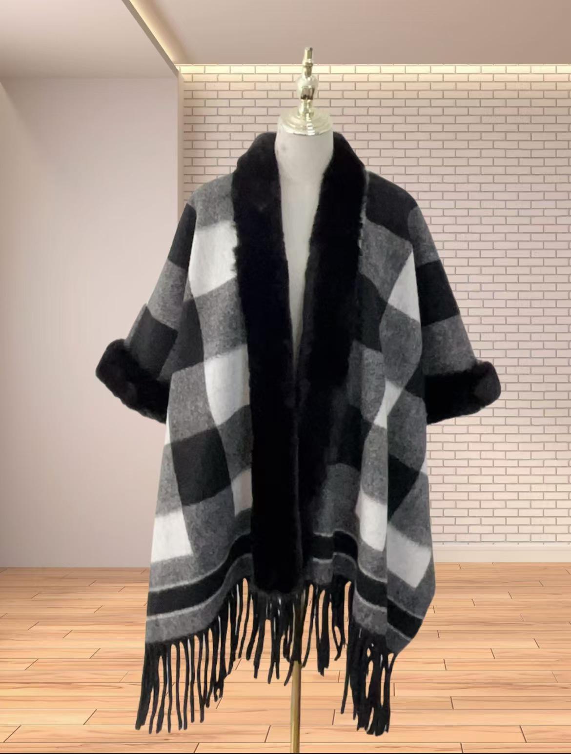 Vintage Ethnic Style Hooded Cashmere Scarf with Fur Collar – Perfect for Women s Autumn and Winter Travel.
Vintage Ethnic Style Hooded Cashmere Scarf with Fur Collar – Perfect for Women s Autumn and Winter Travel.