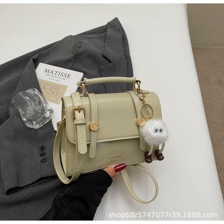 Niche design bag women s 2025 new fashion casual versatile shoulder bag high-end simple underarm handbag зелений
Niche design bag women s 2025 new fashion casual versatile shoulder bag high-end simple underarm handbag зелений