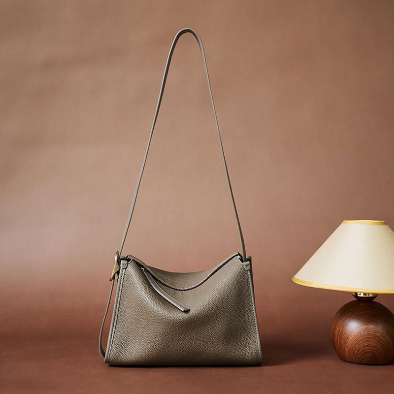 Fashion TOGO Top Layer Cowhide Small Square Bag Genuine Leather Women s Trendy Versatile Single Shoulder Crossbody 26x11x17CM
Fashion TOGO Top Layer Cowhide Small Square Bag Genuine Leather Women s Trendy Versatile Single Shoulder Crossbody 26x11x17CM
