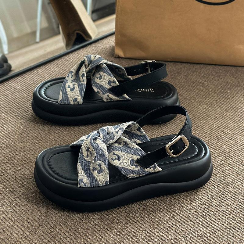 Height-increasing platform sandals children 2025 new summer open-toed small fragrant Roman outside wearing beach cool slippers women 40 синий
Height-increasing platform sandals children 2025 new summer open-toed small fragrant Roman outside wearing beach cool slippers women 40 синий