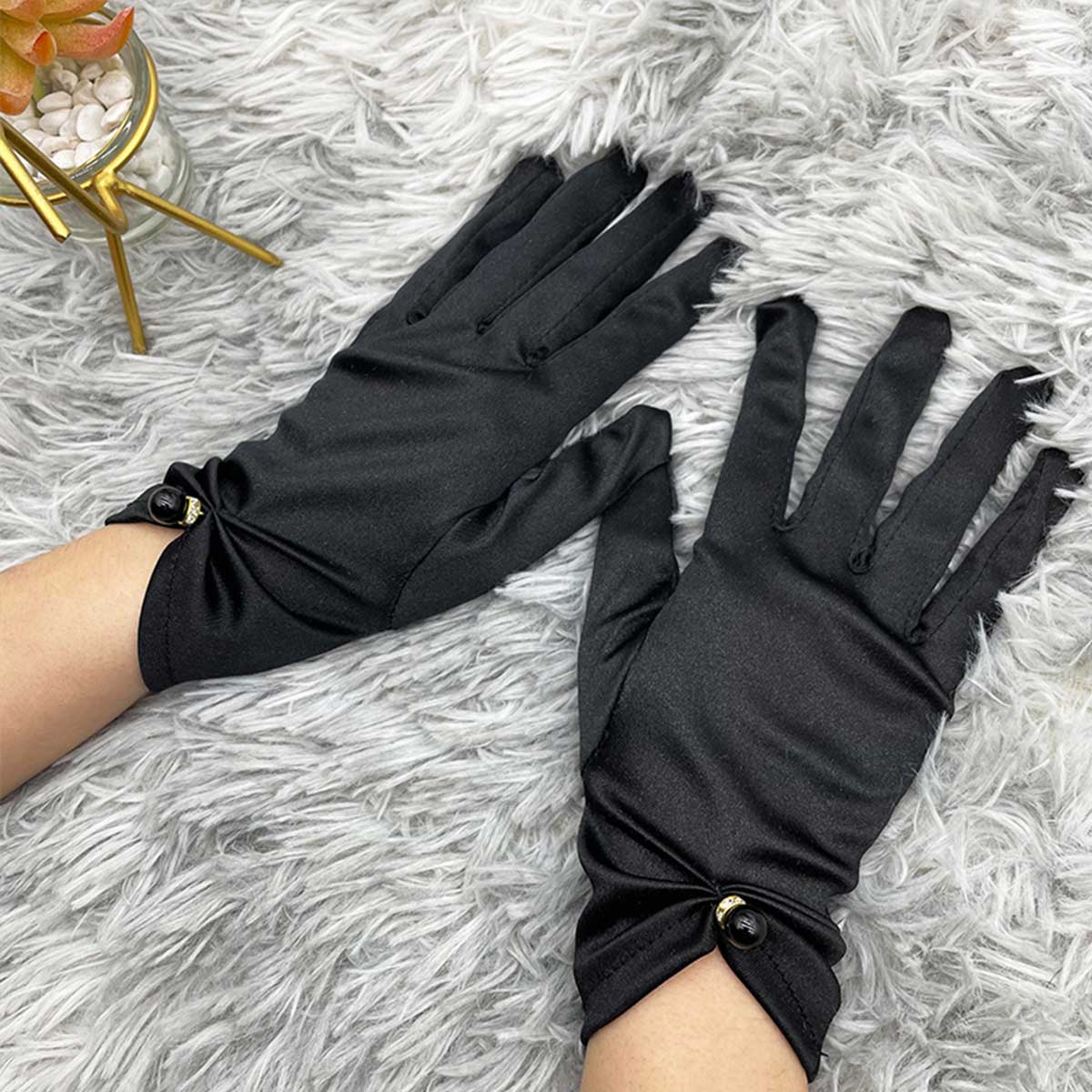 Белые атласные свадебные перчатки Короткие элегантные лепестковые жемчужные сетчатые свадебные перчатки с бантом универсальные фотоаксессуары с жемчугом в стиле ретро
Белые атласные свадебные перчатки Короткие элегантные лепестковые жемчужные сетчатые свадебные перчатки с бантом универсальные фотоаксессуары с жемчугом в стиле ретро