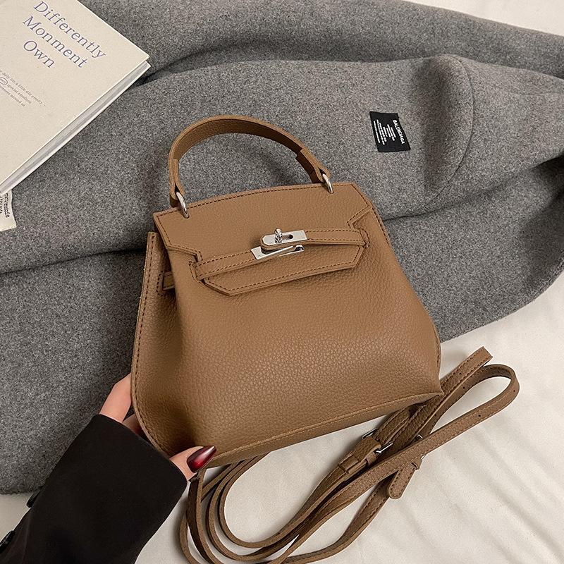 2025 new niche light luxury simple lychee pattern messenger platinum bag high sense commuting versatile backpack women
2025 new niche light luxury simple lychee pattern messenger platinum bag high sense commuting versatile backpack women