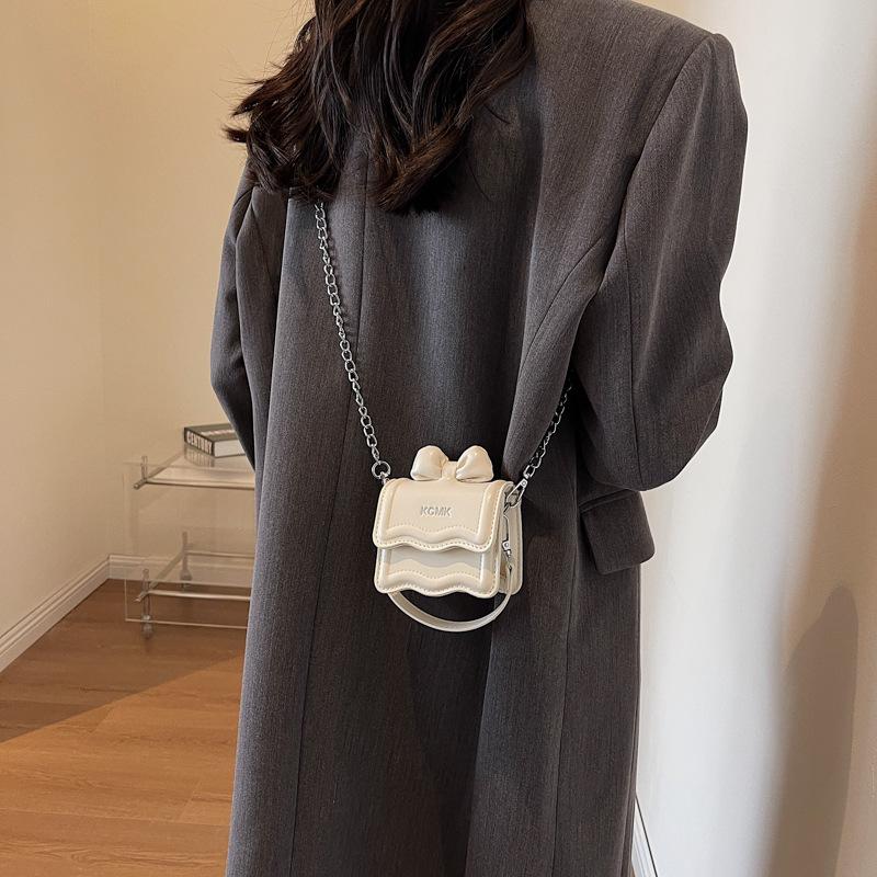 Fairy Mini Bowknot Handbag: 2023 Crossbody Coin Purse & Wedding Candy Bag
Fairy Mini Bowknot Handbag: 2023 Crossbody Coin Purse & Wedding Candy Bag