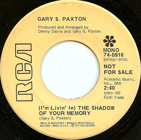 7inch Record GARY PAXTON - (I m Livin In) The Shadow Of Your 740916 RCA 1973 US Rock Used
7inch Record GARY PAXTON - (I m Livin In) The Shadow Of Your 740916 RCA 1973 US Rock Used