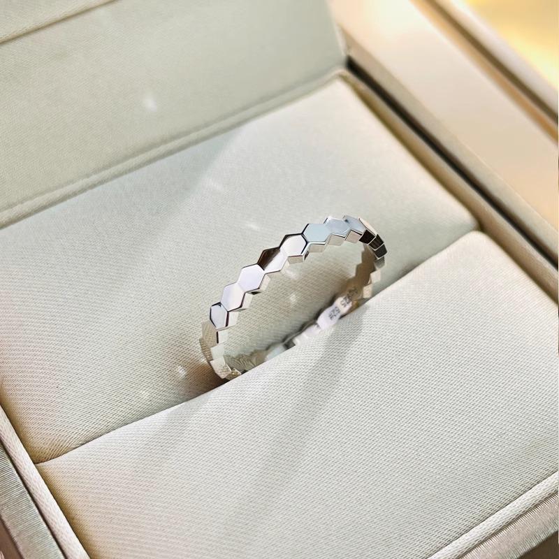 18K Gold Honeycomb Ring with Full Diamonds - Light Luxury, Thick Electroplating, Stackable Design US Size 6
18K Gold Honeycomb Ring with Full Diamonds - Light Luxury, Thick Electroplating, Stackable Design US Size 6