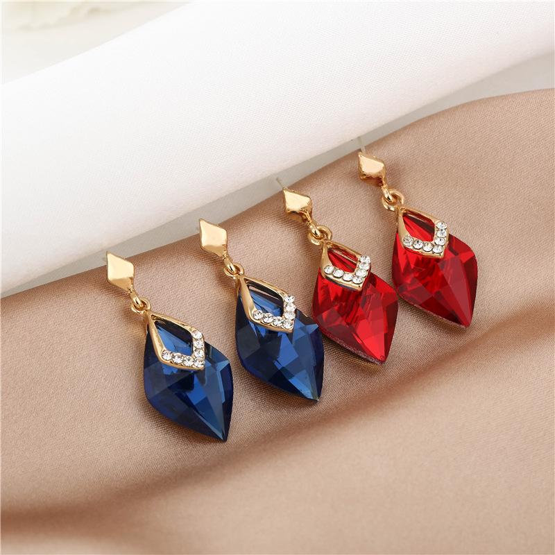 925 Silver Crystal Rhombus Diamond Earrings – Elegant, Versatile, and Chic Rhinestone Jewelry for a Sweet, Sophisticated Look.
925 Silver Crystal Rhombus Diamond Earrings – Elegant, Versatile, and Chic Rhinestone Jewelry for a Sweet, Sophisticated Look.