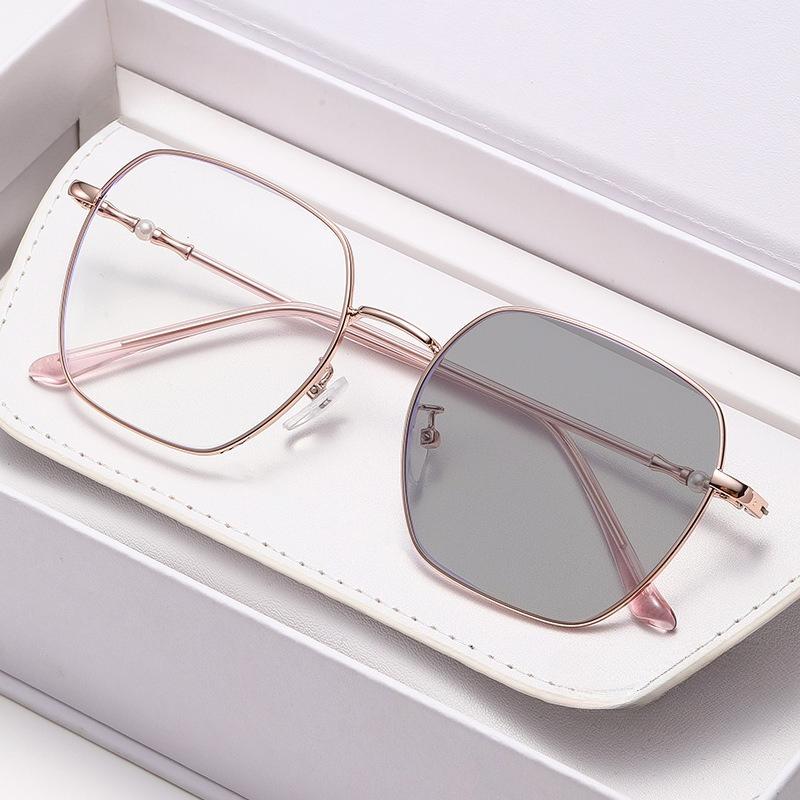 New Photochromic Myopia Glasses Unisex Blue Light Blocking Glasses Fashionable Square Frames Turn Grey Goggles Diopter 0 To -4.0 0 розового золота
New Photochromic Myopia Glasses Unisex Blue Light Blocking Glasses Fashionable Square Frames Turn Grey Goggles Diopter 0 To -4.0 0 розового золота