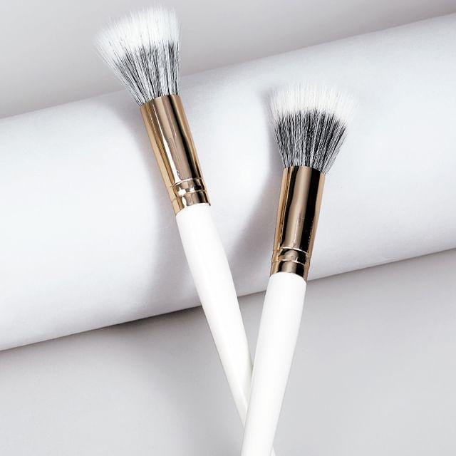 Violeta - Powder Brush White
Violeta - Powder Brush White