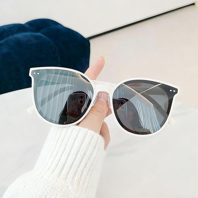 Korean Style Polarized Round Sunglasses for Women & Men - High-End Design Slims Face Polarized
Korean Style Polarized Round Sunglasses for Women & Men - High-End Design Slims Face Polarized