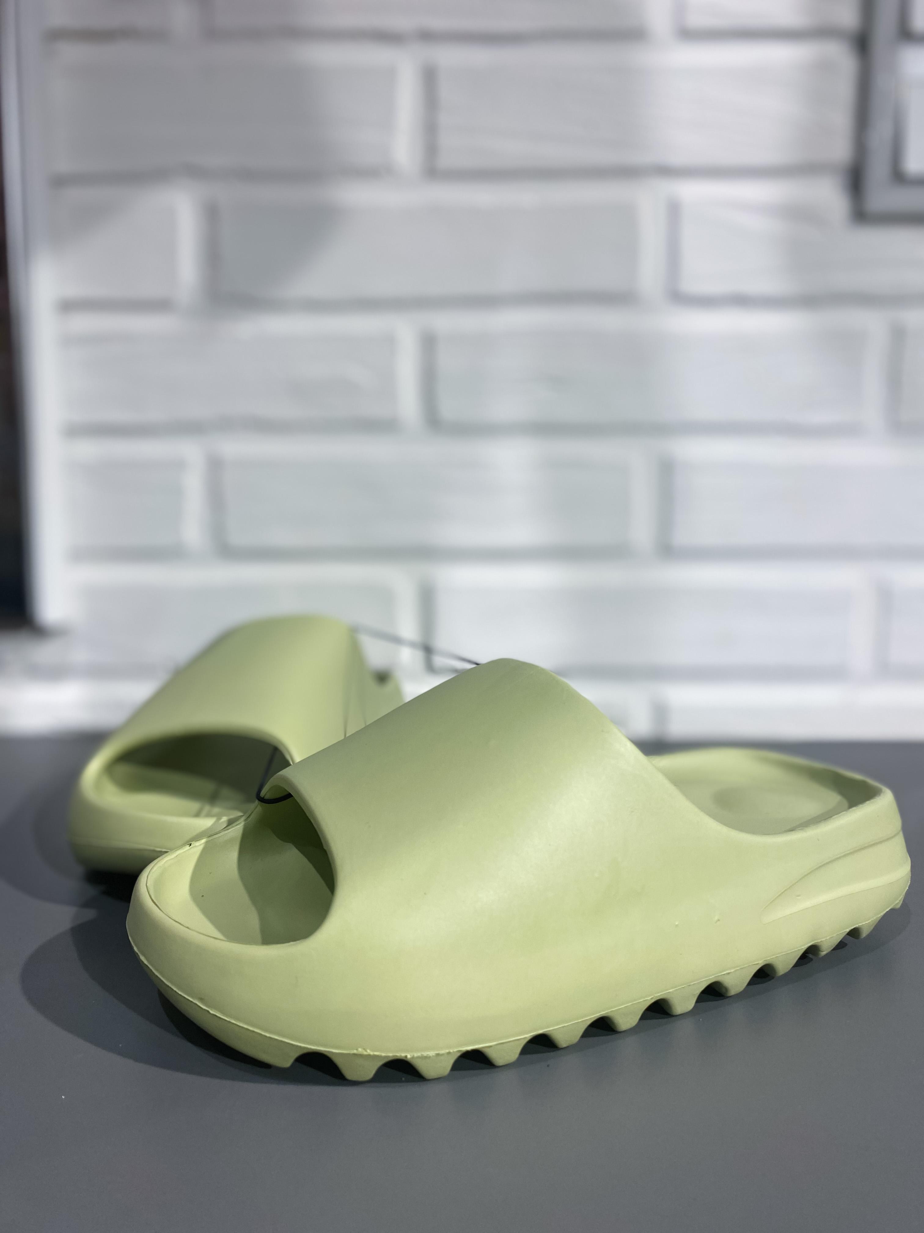 Шльопанці жіночі Prima d Arte 11332 36 Оливковий 37 олівін
Шльопанці жіночі Prima d Arte 11332 36 Оливковий 37 олівін