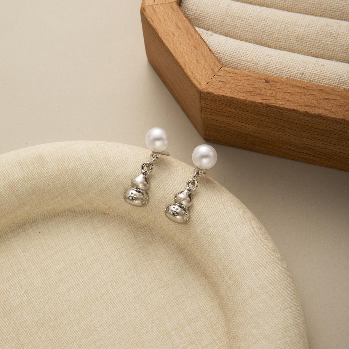 Vintage Fringed Earrings Daily Pearl Gourd Stud Earrings Temperament High Fashion Earrings
Vintage Fringed Earrings Daily Pearl Gourd Stud Earrings Temperament High Fashion Earrings