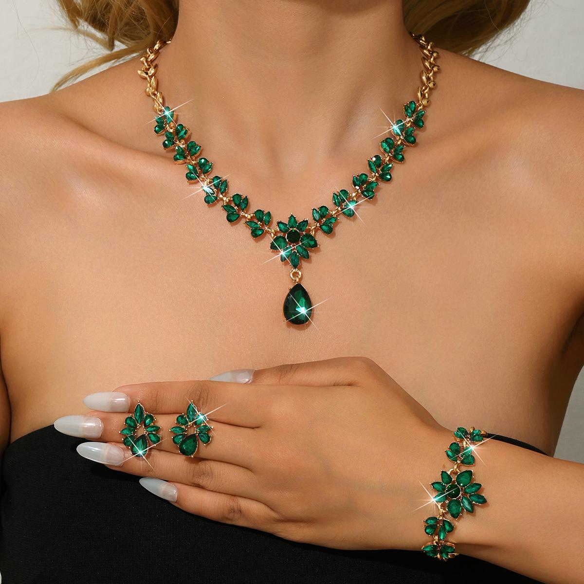 European and American fashion leaf droplet crystal necklace earrings two-piece set for women s dinner dress accessories
European and American fashion leaf droplet crystal necklace earrings two-piece set for women s dinner dress accessories