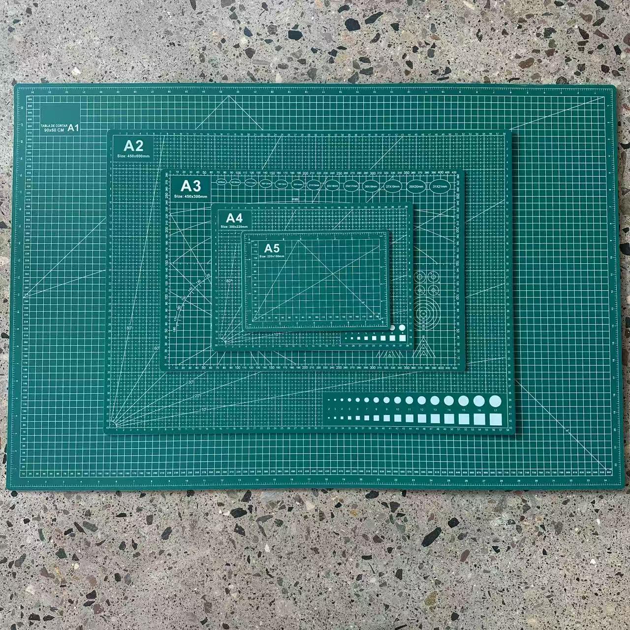 A1-A6 Двусторонняя зеленая самовосстанавливающаяся подложка для резки, 2,3 мм, для бумаги, искусства и гравировки.
A1-A6 Двусторонняя зеленая самовосстанавливающаяся подложка для резки, 2,3 мм, для бумаги, искусства и гравировки.