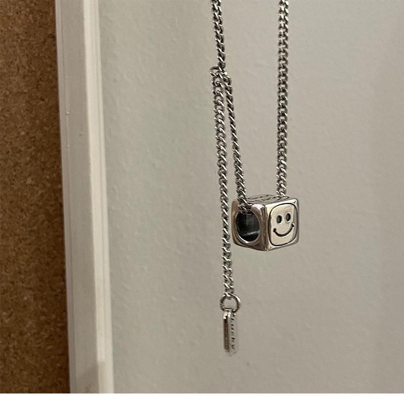 Легкая роскошь и нишевый дизайн Трехмерное квадратное ожерелье с улыбающимся лицом Новая персонализированная и модная супербессмертная цепочка на ключицу 41CM
Легкая роскошь и нишевый дизайн Трехмерное квадратное ожерелье с улыбающимся лицом Новая персонализированная и модная супербессмертная цепочка на ключицу 41CM