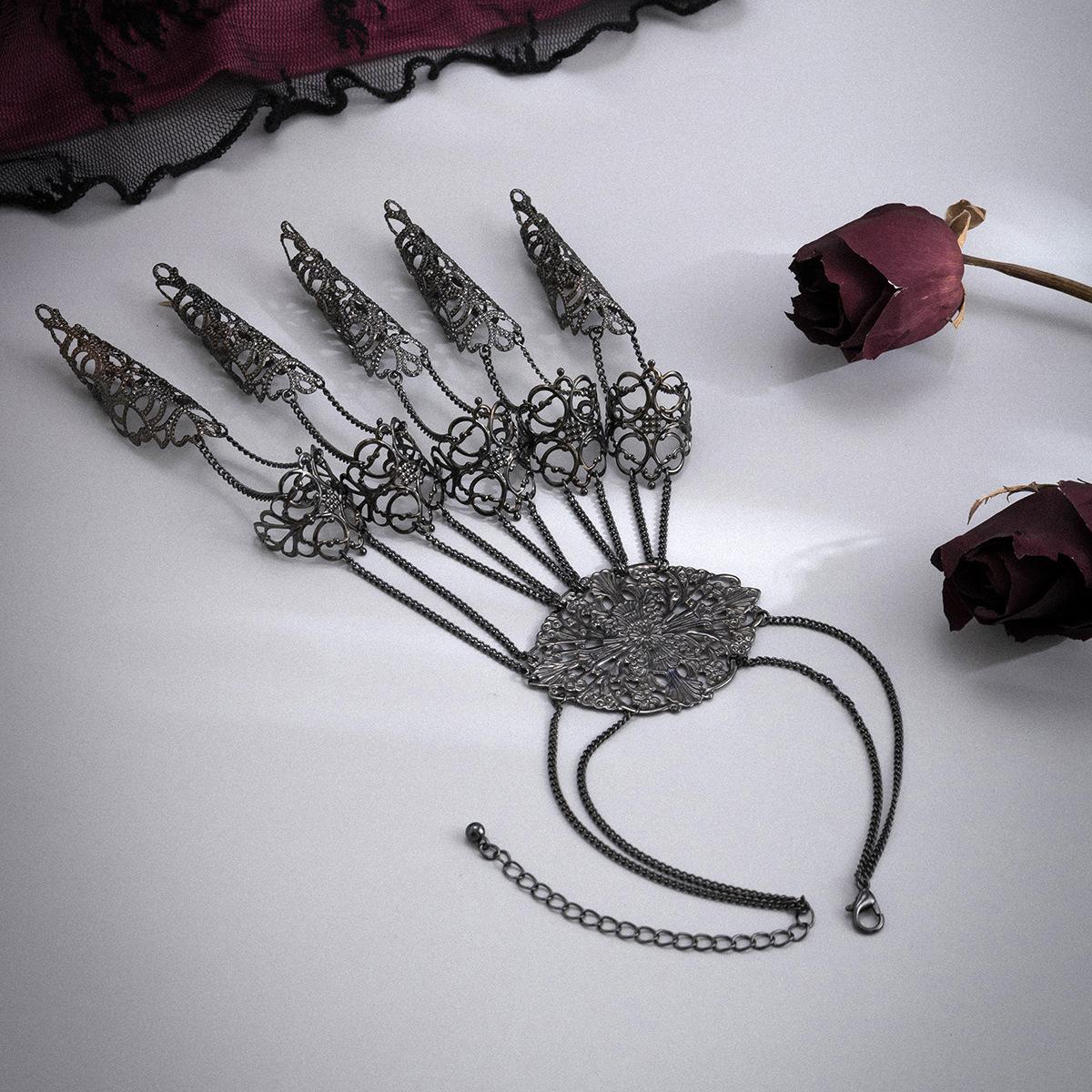 Vintage Metal Bracelet Punk Nail Chain Ring Bracelet Ghost Finger Decorative Mittens Finger Claw Accessories чорний
Vintage Metal Bracelet Punk Nail Chain Ring Bracelet Ghost Finger Decorative Mittens Finger Claw Accessories чорний