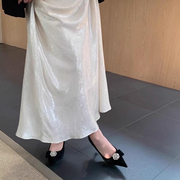 Celebrity flower buckle banquet temperament pointed rose rhinestone buckle thin heel single shoes women s spring spring commuting high heels 40 чорний
Celebrity flower buckle banquet temperament pointed rose rhinestone buckle thin heel single shoes women s spring spring commuting high heels 40 чорний